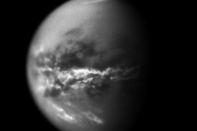 Tìm thấy nguyên liệu nhựa trên mặt trăng của sao Thổ